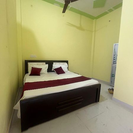 Hotel Vijay Palace Ayodhya Екстериор снимка