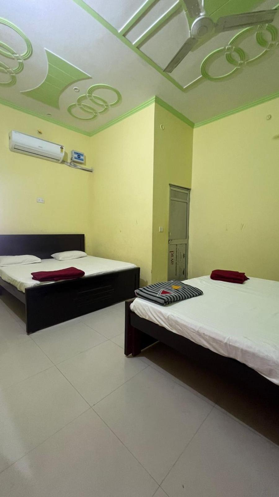 Hotel Vijay Palace Ayodhya Екстериор снимка