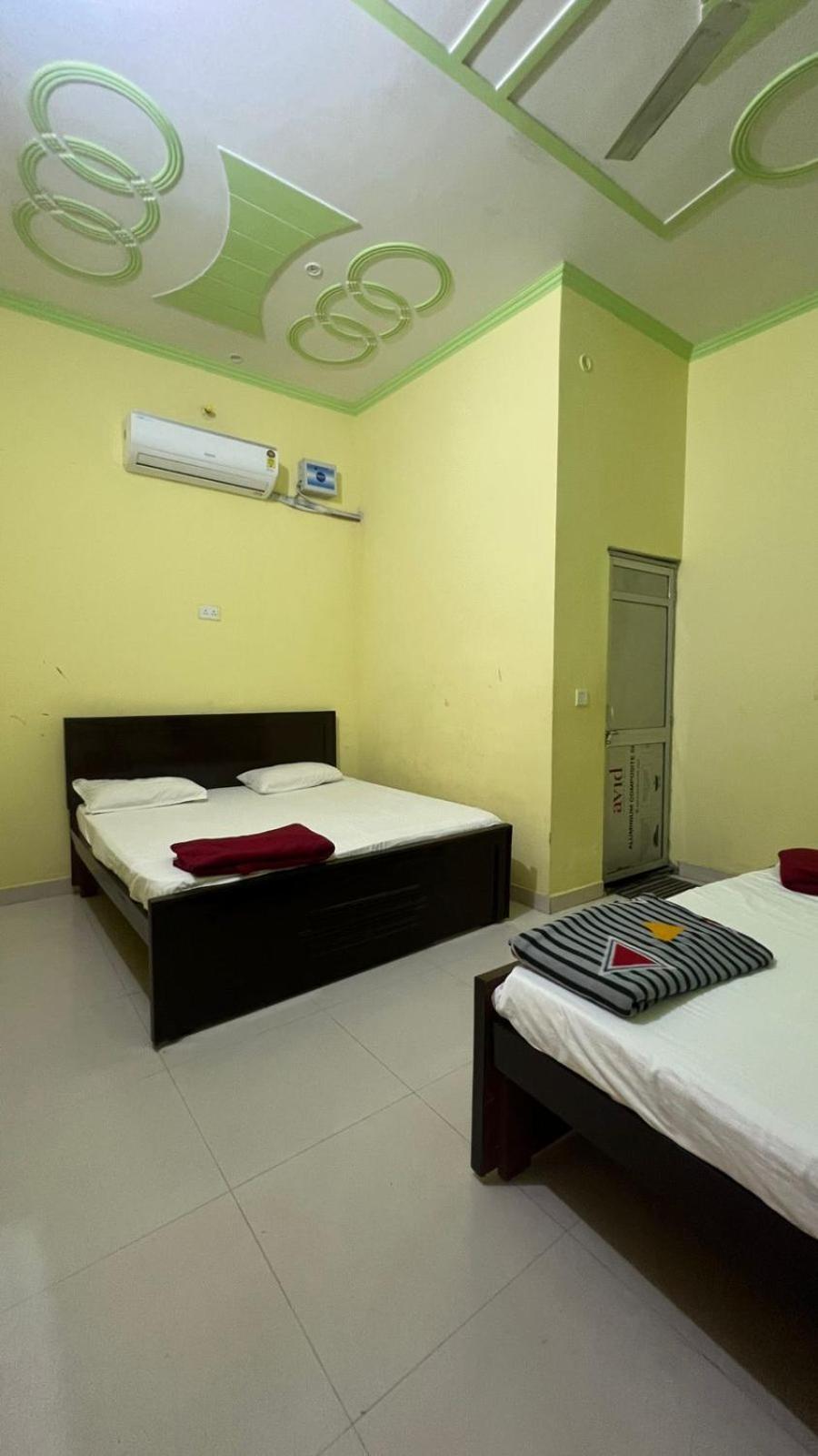 Hotel Vijay Palace Ayodhya Екстериор снимка