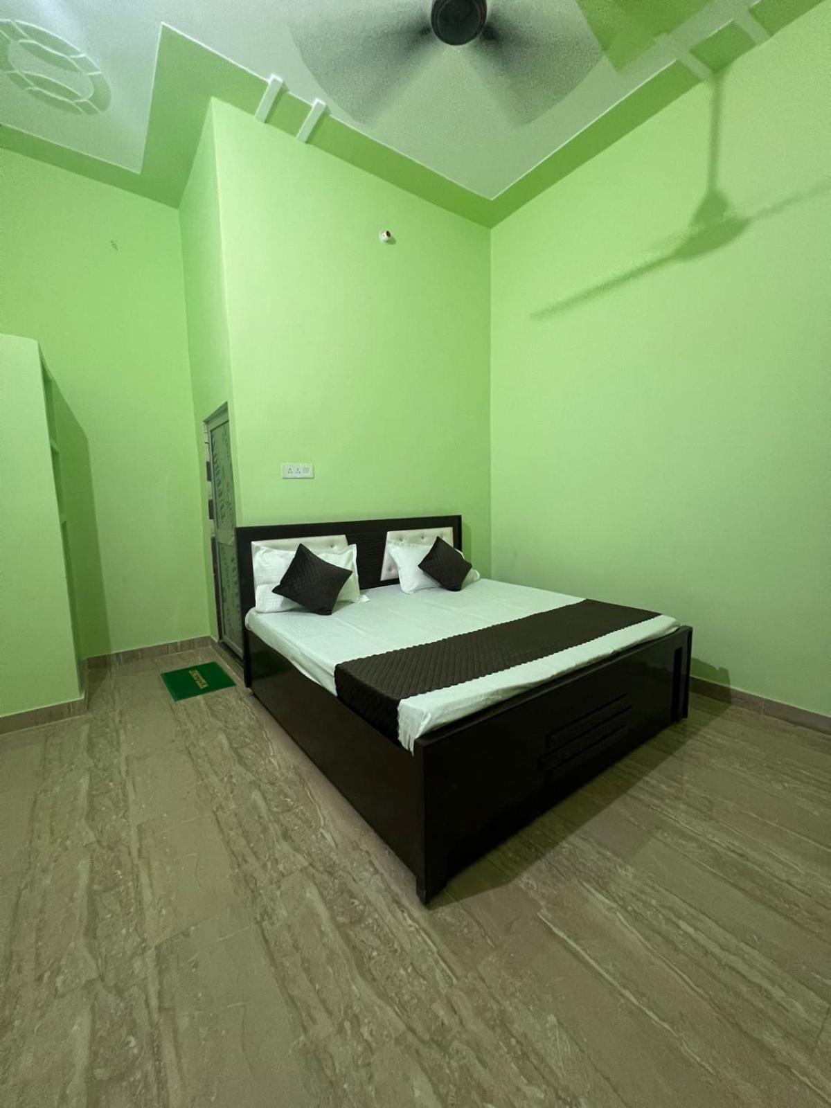 Hotel Vijay Palace Ayodhya Екстериор снимка