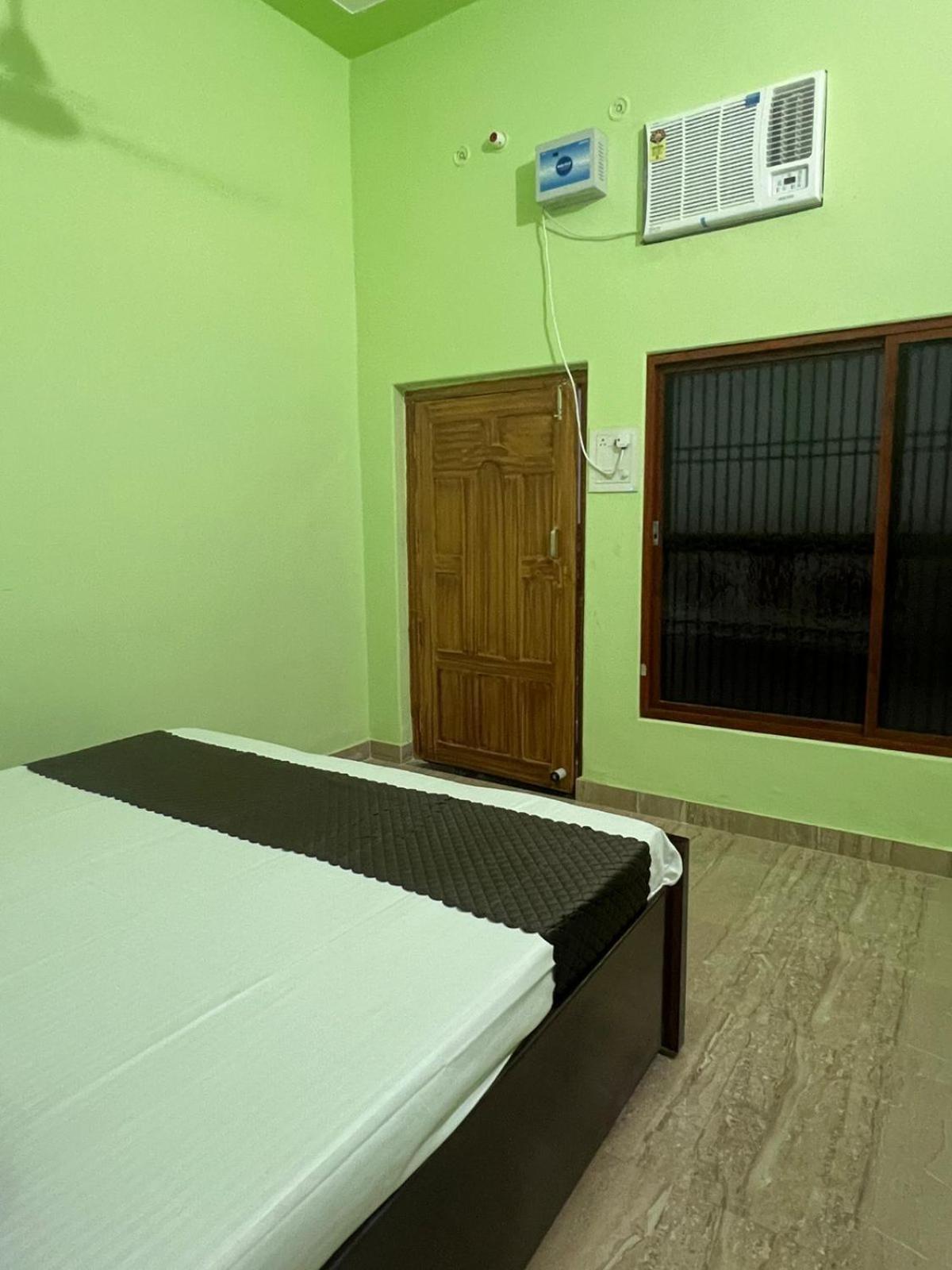 Hotel Vijay Palace Ayodhya Екстериор снимка