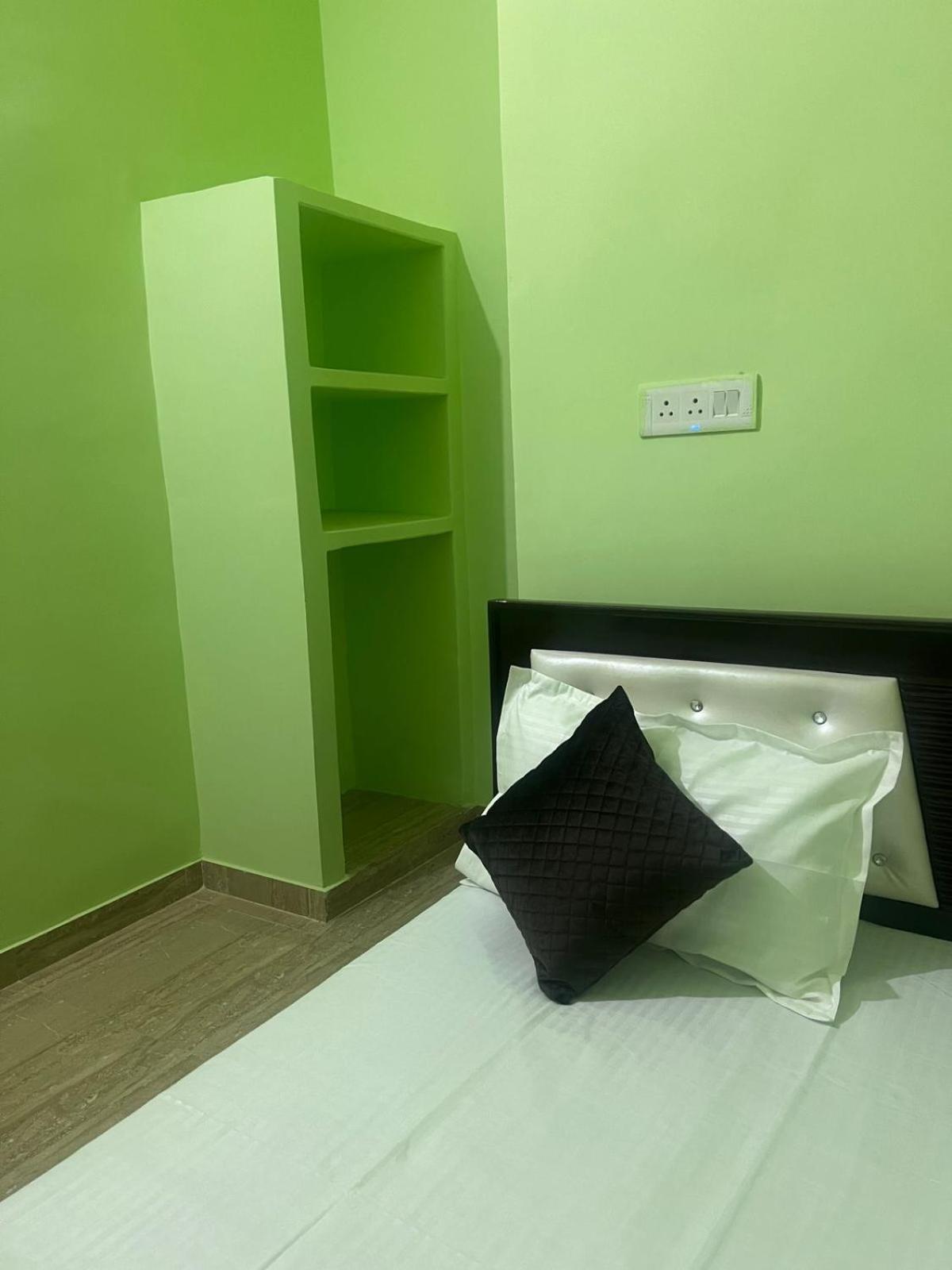 Hotel Vijay Palace Ayodhya Екстериор снимка
