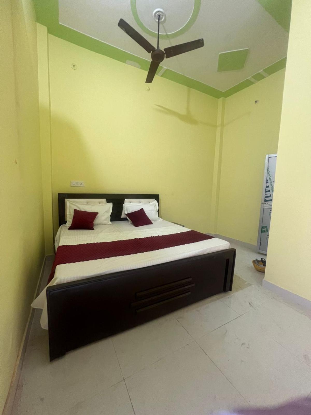 Hotel Vijay Palace Ayodhya Екстериор снимка