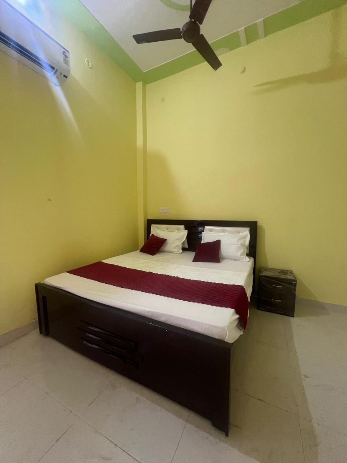 Hotel Vijay Palace Ayodhya Екстериор снимка